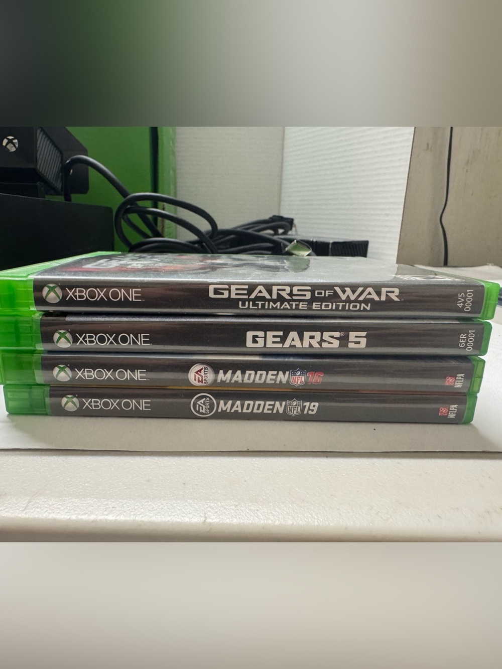 Microsoft Xbox One Console 500 GB With Kinect Bundle - Controller, 4 Games & Box - Picture 2 of 9